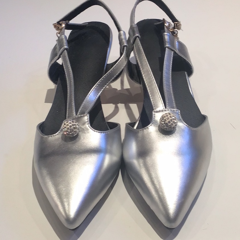 Silver kitten shoes. 10